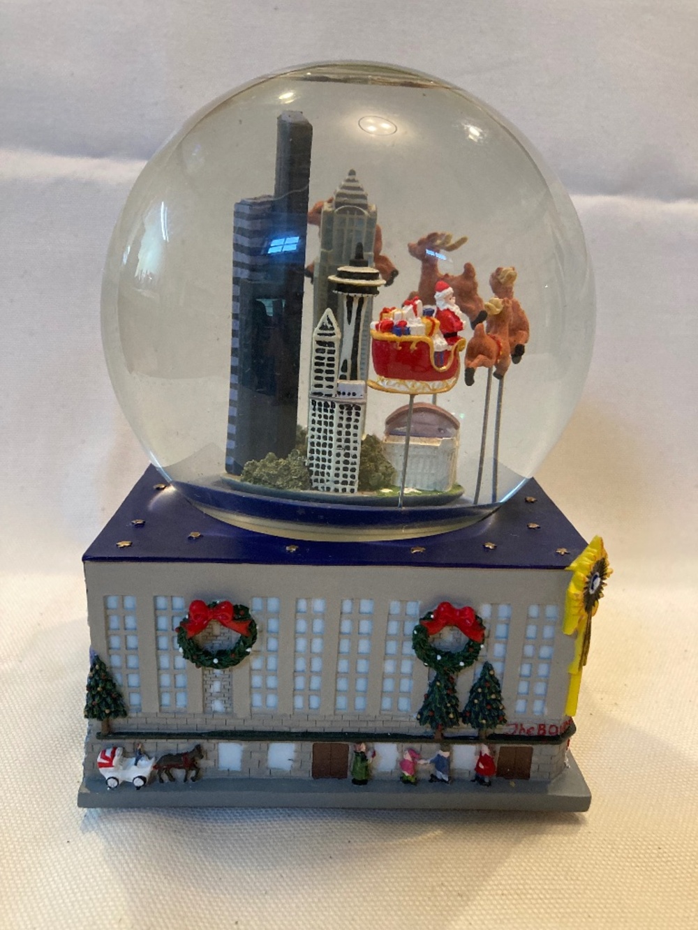 SEATTLE Bon Marche's Christmas Glitter Water Globe